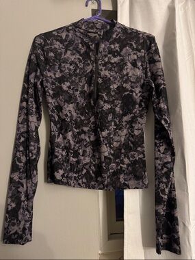 lululemon athletica Floral Zip-Front Long Sleeve Top in Black & Gray